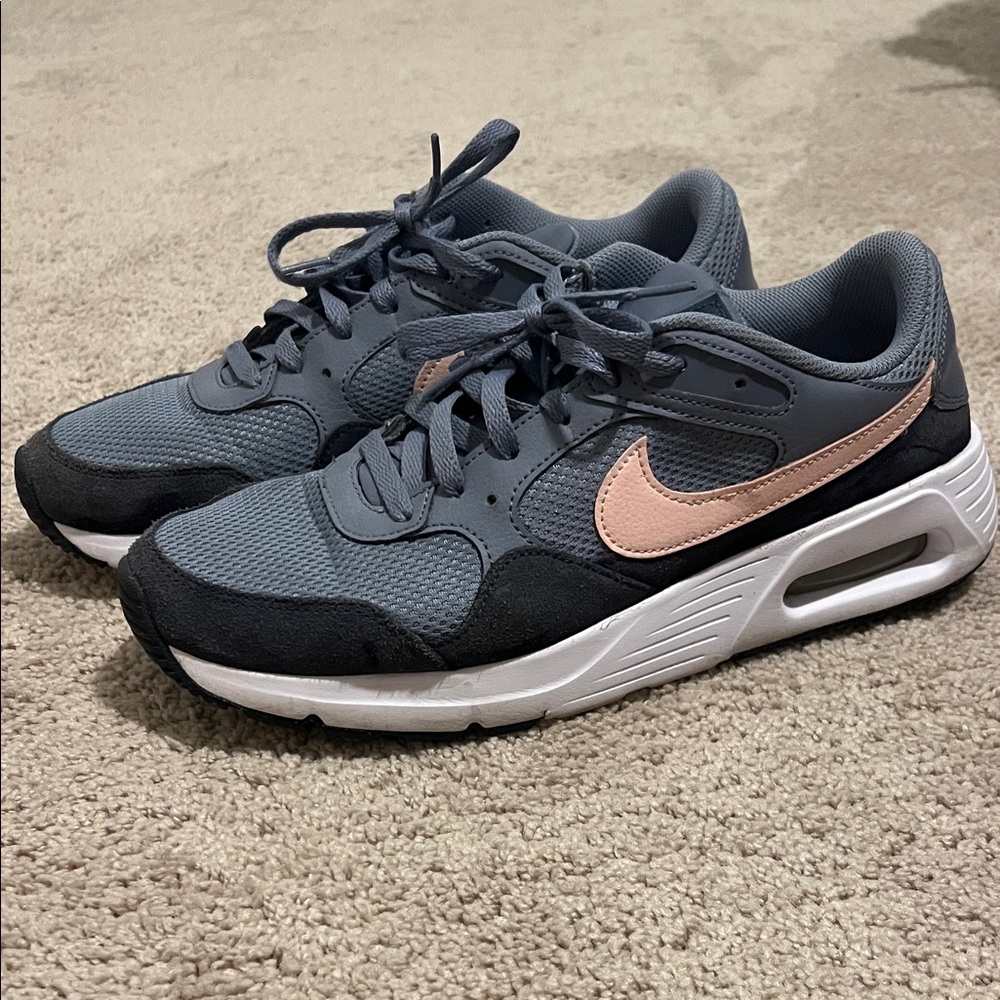 Nike Women's Black and Pink Sneakers